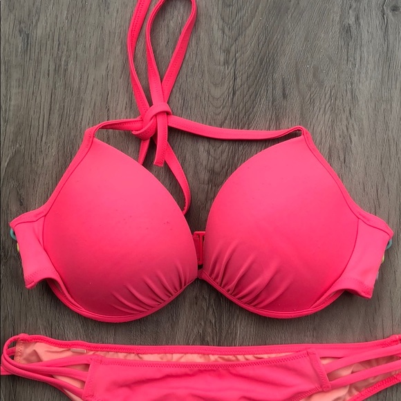 Pink bikini - Picture 3 of 7